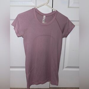 Women’s Lululemon shirt